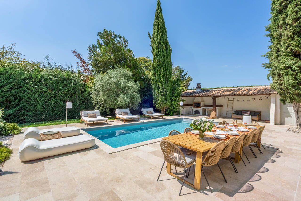Dining by the pool